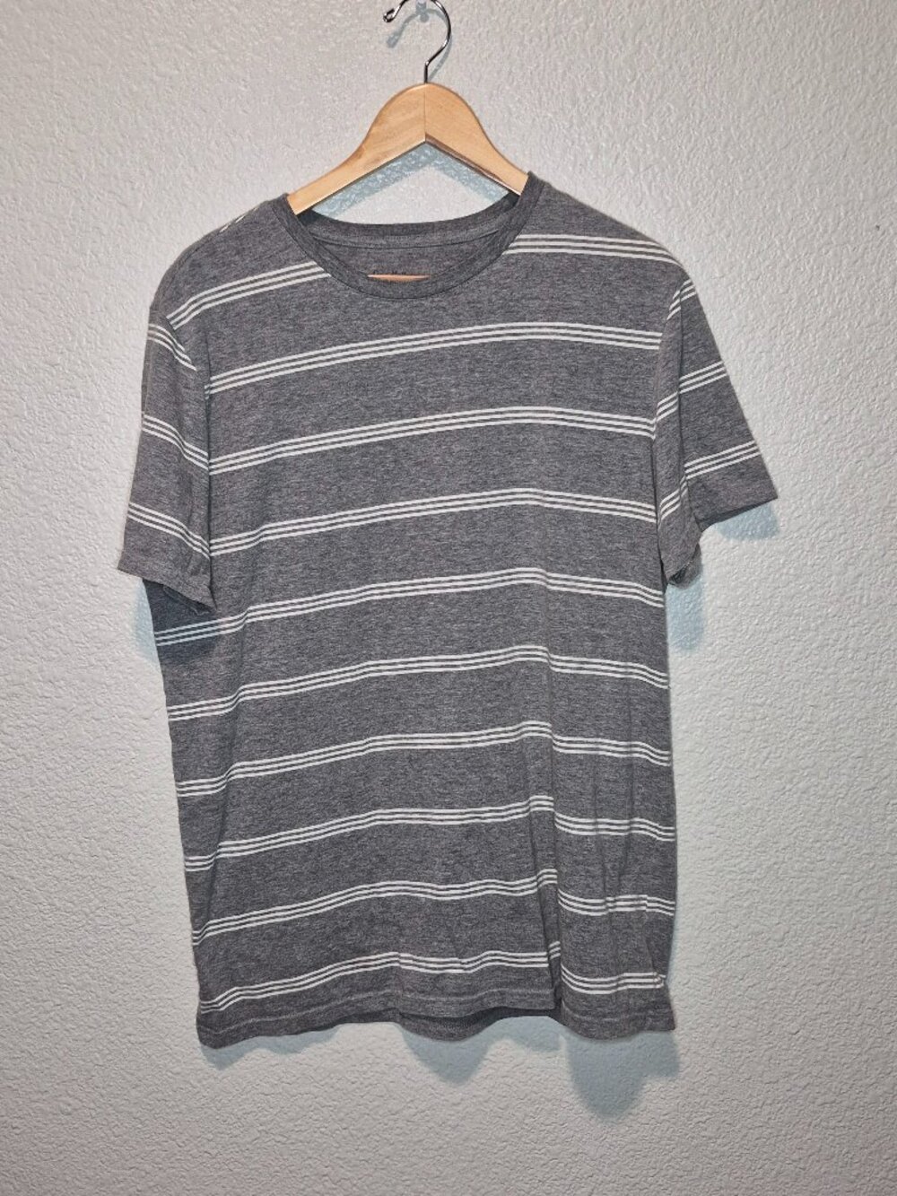 Goodfellow & CO Mens Gray And White Striped Short Sleeve Tee Size: Large